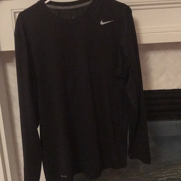 Athletic Nike long sleeve - Picture 2 of 3